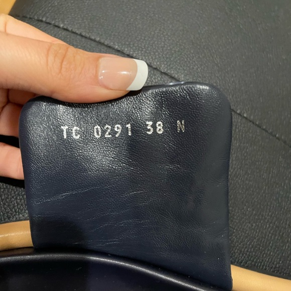 Louis Vuitton Mules - Picture 2 of 8